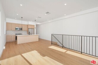 5246 Auckland Ave in Los Angeles, CA - Building Photo - Building Photo