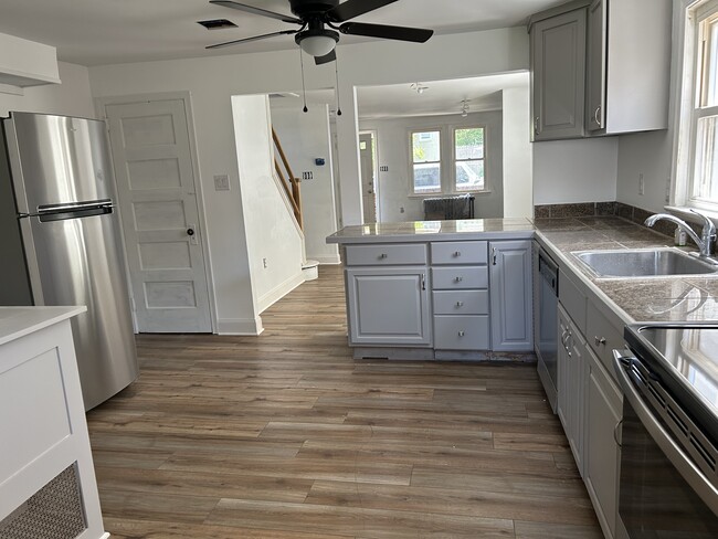 16 S Main St, Unit Apt 2