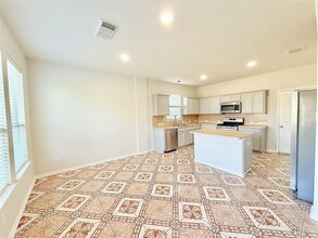 23744 Martin Cir S in Porter, TX - Foto de edificio - Building Photo