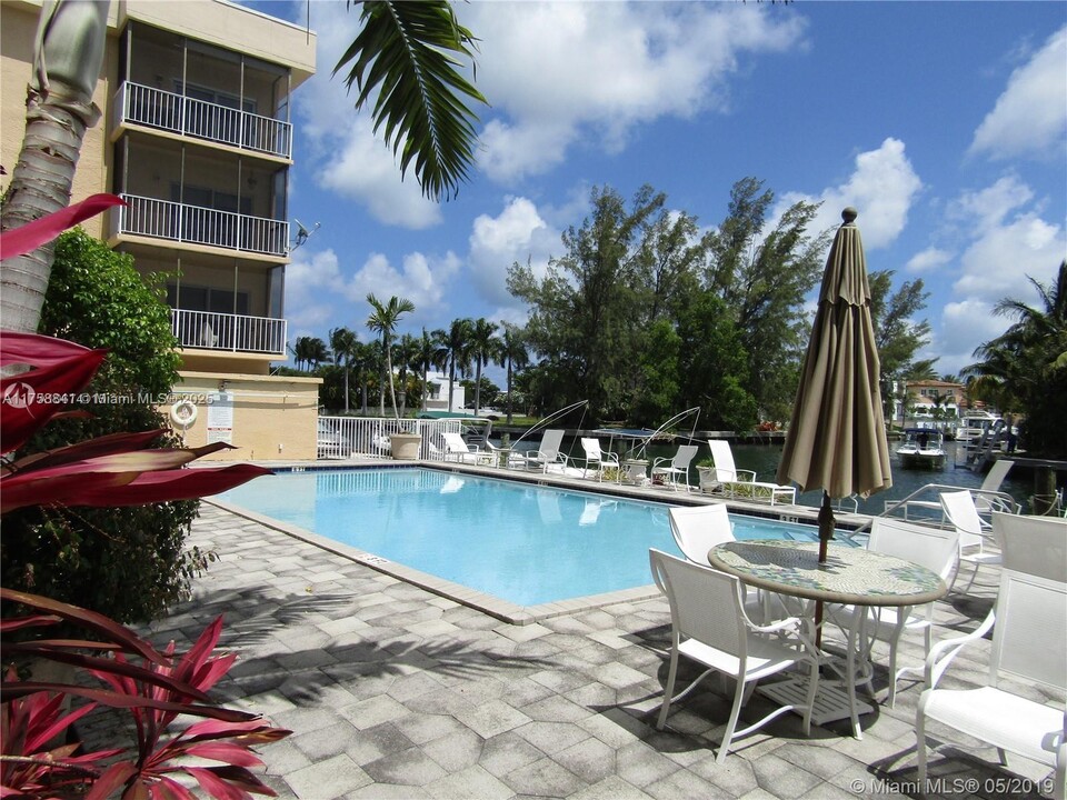 2640 NE 135th St in North Miami, FL - Building Photo