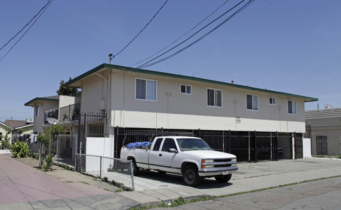 1357 104th Ave in Oakland, CA - Building Photo