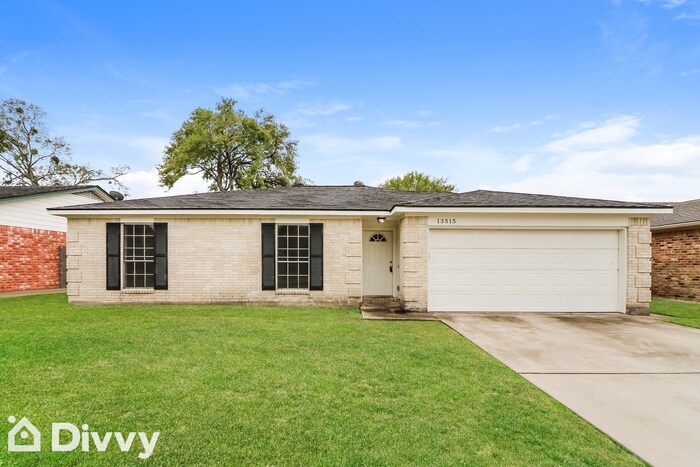 13515 Greywood Dr in Sugar Land, TX - Foto de edificio