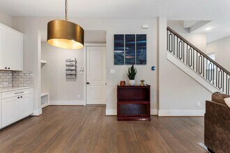 2612 Zemmer Ln in Houston, TX - Foto de edificio - Building Photo