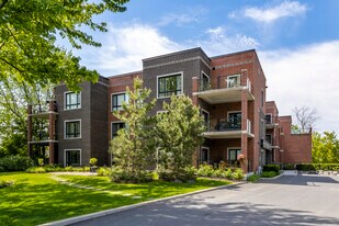 113 De La Rabastalière O in St-Bruno-de-Montarville, QC - Building Photo