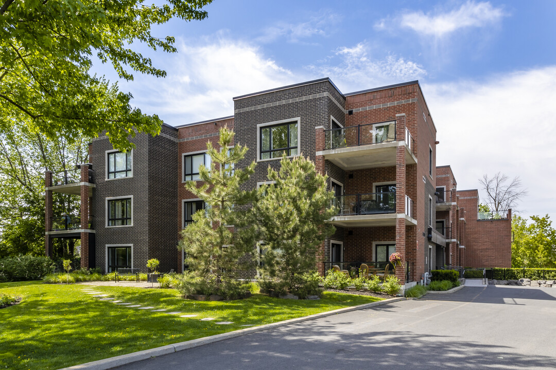 113 De La Rabastalière O in St-Bruno-de-Montarville, QC - Building Photo