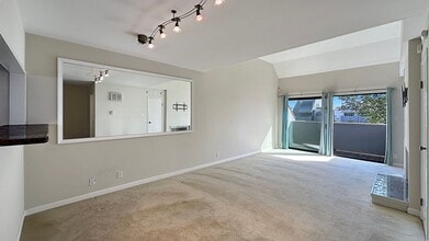 7 Embarcadero West in Oakland, CA - Building Photo - Building Photo
