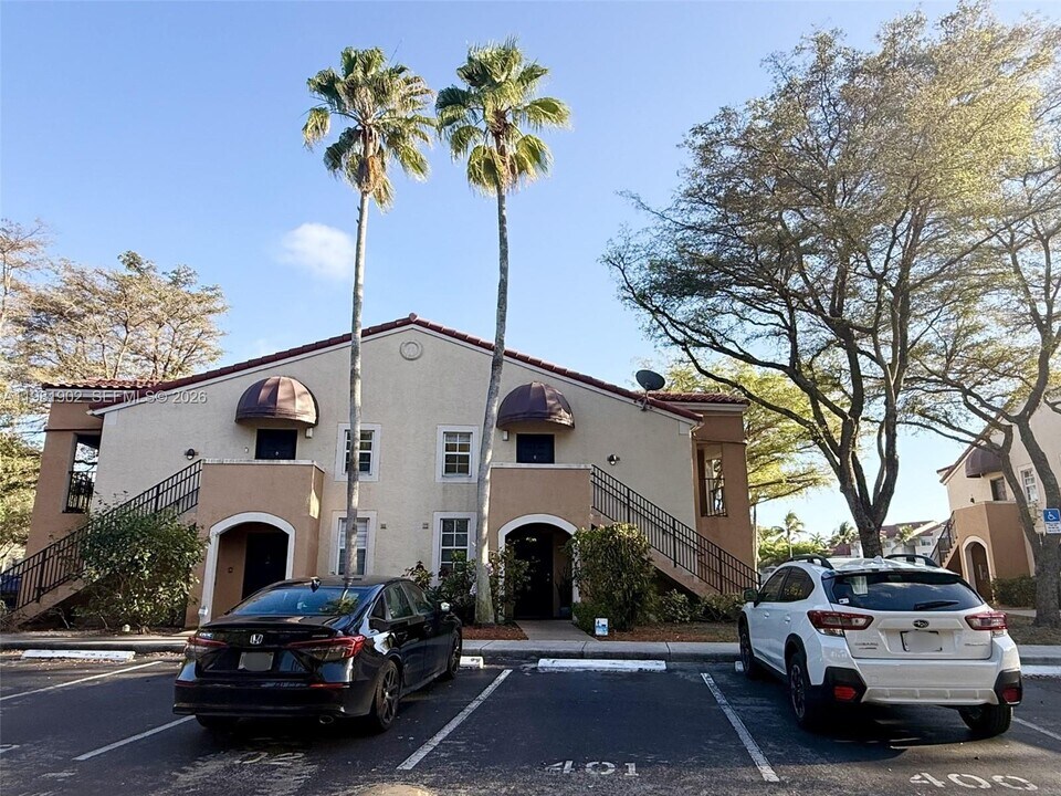 2081 Renaissance Blvd, Unit 208 in Miramar, FL - Building Photo