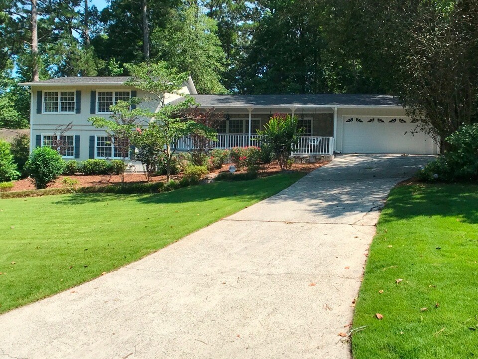 4297 Blackland Way in Marietta, GA - Foto de edificio