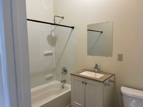 64 Lake Ave in Danbury, CT - Building Photo - Building Photo