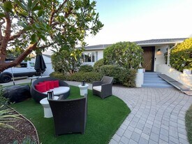 2166 E Valley Rd in Montecito, CA - Building Photo