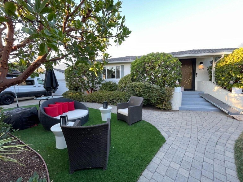 2166 E Valley Rd in Montecito, CA - Building Photo