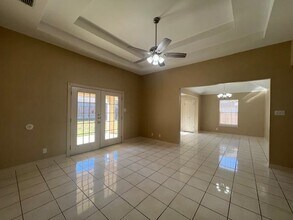 1607 Kingwood Dr in Laredo, TX - Building Photo - Building Photo