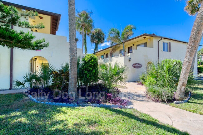 400 Oakridge Blvd in Daytona Beach, FL - Building Photo - Building Photo