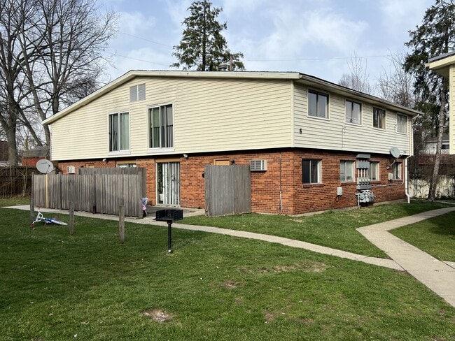 property at 6 Columbine Ct