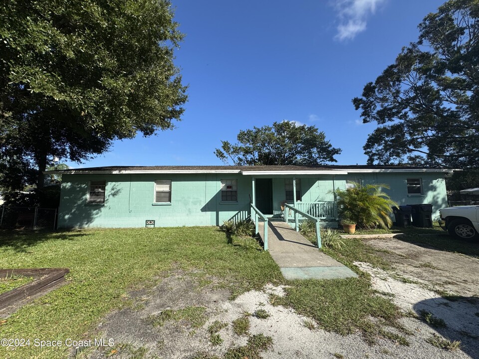 1057 S Deleon Ave in Titusville, FL - Building Photo