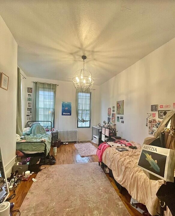25 Beaver St, Unit 2R in Brooklyn, NY - Building Photo