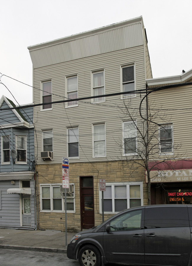 1162 Summit Ave in Jersey City, NJ - Building Photo - Building Photo