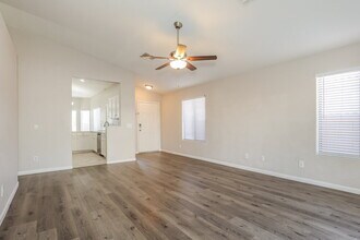 3621 S 73rd Dr in Phoenix, AZ - Foto de edificio - Building Photo