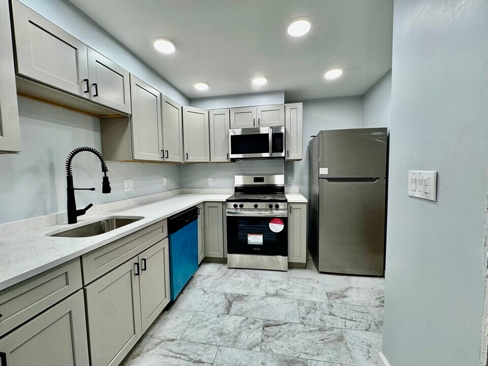 201 Belmont St in Malden, MA - Building Photo