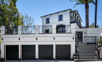 1307 S Beverly Glen Blvd in Los Angeles, CA - Building Photo - Building Photo