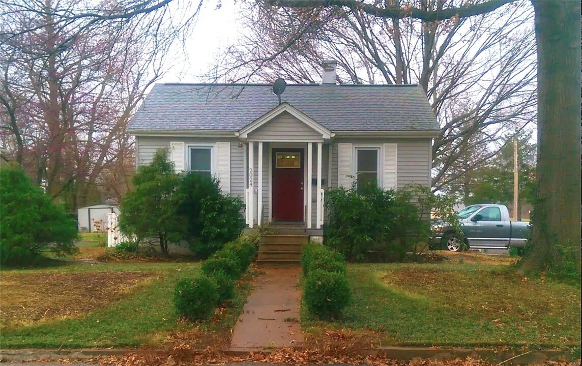 2024 Roosevelt Ave in Belleville, IL - Building Photo