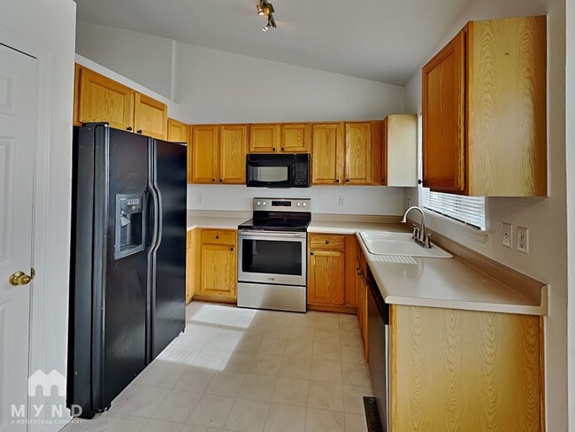 7494 E Villanova Pl in Denver, CO - Building Photo - Building Photo