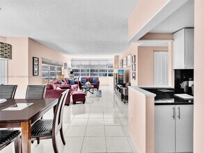 1965 S Ocean Dr in Hallandale Beach, FL - Building Photo - Building Photo