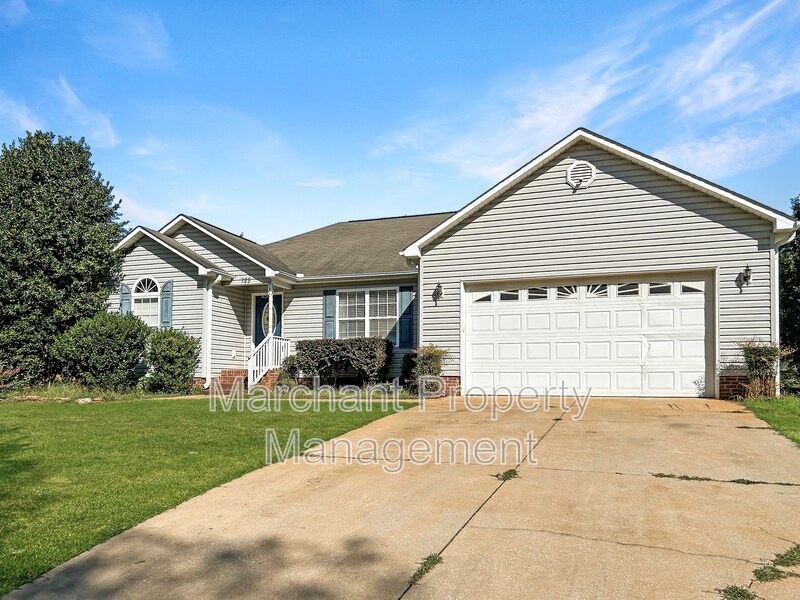 125 Red Globe Ln in Woodruff, SC - Building Photo