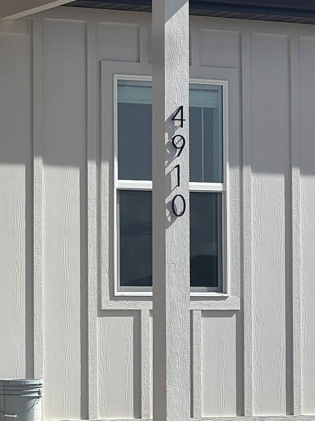 4910 Wagon Wheel Dr E in Enoch, UT - Building Photo - Building Photo