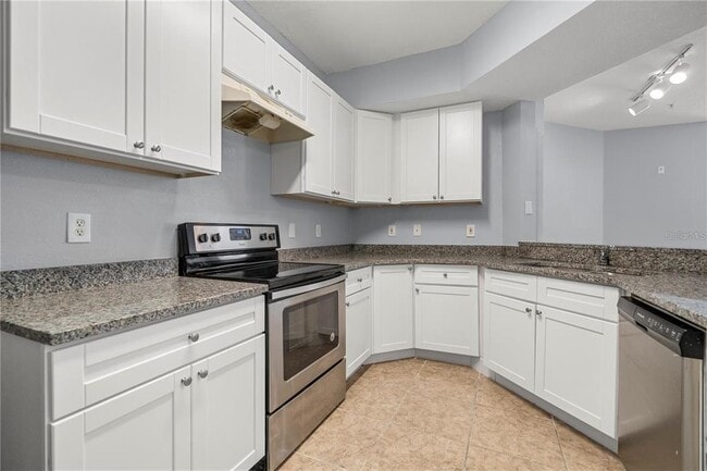 5572 Metrowest Blvd in Orlando, FL - Building Photo - Building Photo