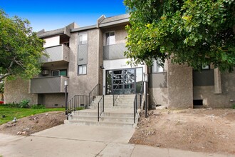 10795 Woodbine in Los Angeles, CA - Foto de edificio - Building Photo