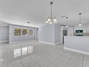 6525 SW 18th St in Miramar, FL - Building Photo - Building Photo