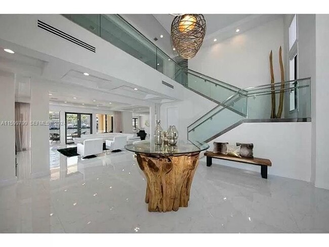 513 Palm Dr in Hallandale Beach, FL - Building Photo - Building Photo