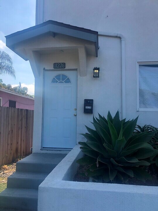 11226 Hooper Ave in Los Angeles, CA - Foto de edificio