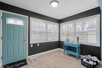 27279 Dunford Rd in Westlake, OH - Foto de edificio - Building Photo