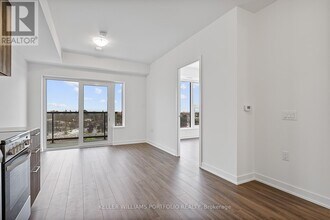 7439 Kingston Rd in Toronto, ON - Building Photo - Building Photo