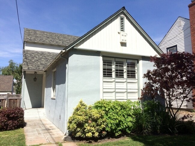 2831 Marina Dr in Alameda, CA - Building Photo - Building Photo