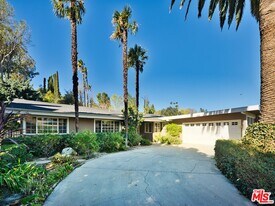 4863 Don Juan Pl in Los Angeles, CA - Building Photo