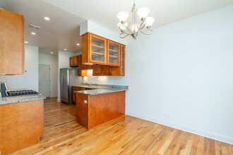 Princeton West Townhomes in Elgin, IL - Building Photo - Interior Photo