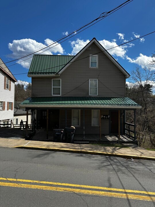 320 Stewart St, Unit B in Morgantown, WV - Building Photo