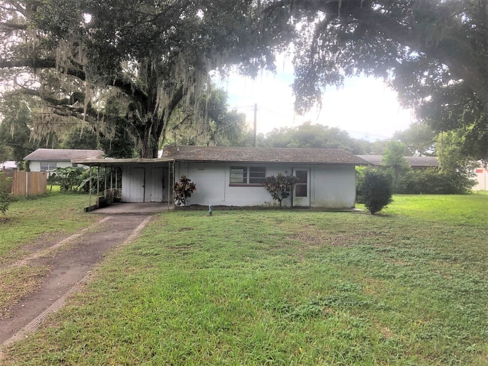 5028 Lantana St in Zephyrhills, FL - Building Photo