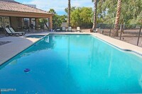 9121 N 69th St, Unit 0202 in Paradise Valley, AZ - Building Photo - Building Photo