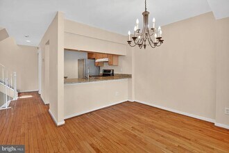 9805 Lake Shore Dr in Gaithersburg, MD - Building Photo - Building Photo