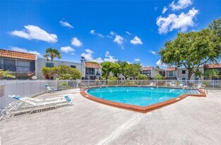 8701 SW 141st St, Unit F6 in Palmetto Bay, FL - Building Photo