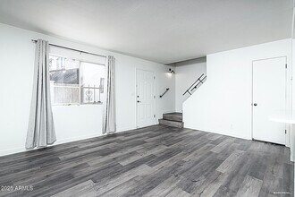 1231 E Lawrence Ln in Phoenix, AZ - Building Photo - Building Photo