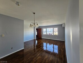 19 General Karge Ct in Elizabeth, NJ - Building Photo - Building Photo