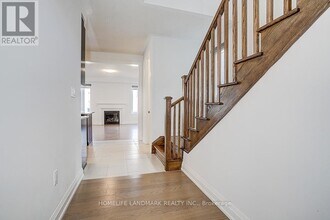 1404 Mockingbird Sq in Pickering, ON - Building Photo - Building Photo