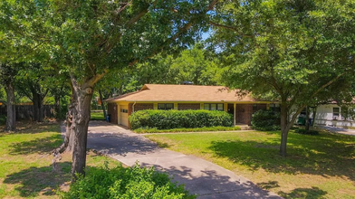 2114 Houston Pl in Denton, TX - Building Photo - Building Photo