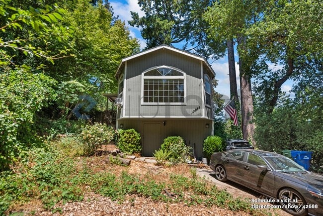 17985 Helen Way in Los Gatos, CA - Building Photo - Building Photo