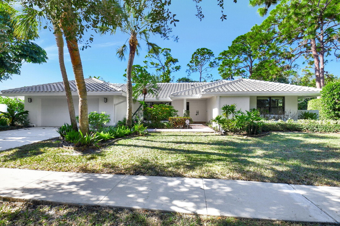 7566 Estrella Cir in Boca Raton, FL - Foto de edificio